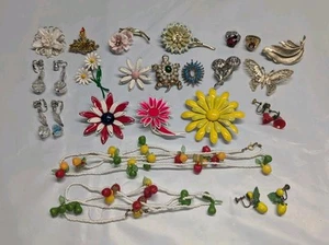 Vintage Rhinestone Costume Jewelry Lot Signed Estate Brooch Necklace Rings - Picture 1 of 10