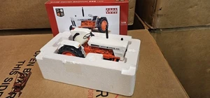 Universal Hobbies Case David Brown 996 Tractor 1.16 Scale Red and White Boxed - Picture 1 of 5