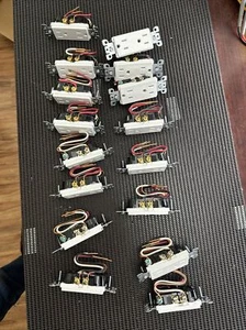 Lot of 16 Leviton Decora Duplex Receptacle Tamper Resistant WHT 15A 125V T5325-W - Picture 1 of 8