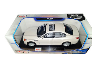 Maisto 1:18 Special Edition BMW M5 White Diecast Model Car Boxed