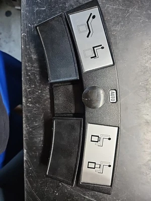 Interruptor/pedal de pie de silla de examen de alto voltaje Reliance Foto 1 de 4