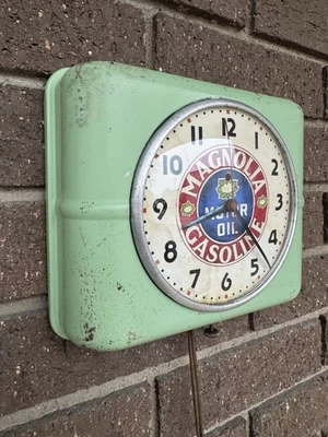 VTG WESTCLOX/MAGNOLIA GASOLINE GAS STATION ADVERTISING WALL CLOCK - Image 1 of 4