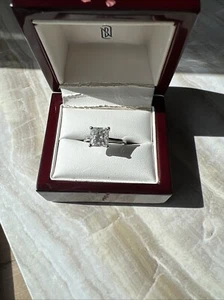 Stunning Princess Cut Engagement ring - Picture 1 of 7