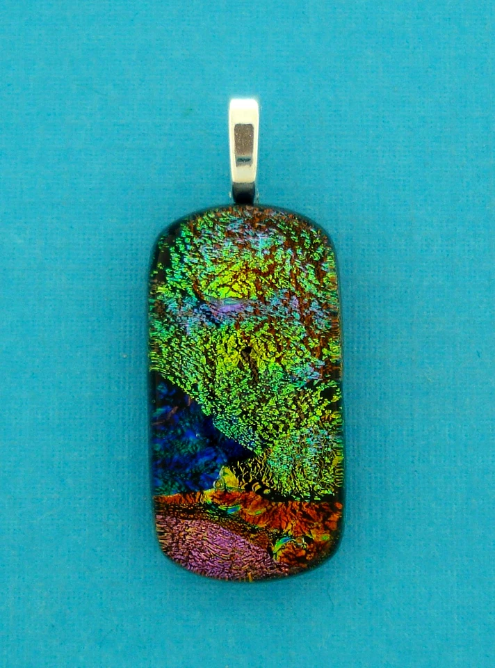 COLGANTE DICROICO, AMARILLO N VERDE SOBRE NARANJA N AZUL OSCURO, FIANZA PLATEADA Foto 1 de 1