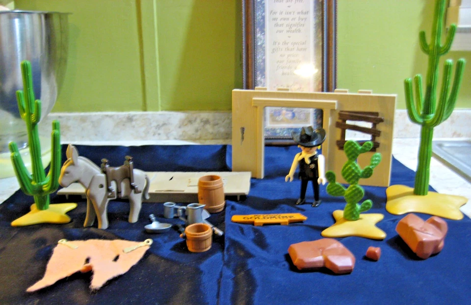 VINTAGE PLAYMOBIL 3802  MC LARENS GOLD MINE WESTERN MIC. REPLACEMENT PIECES LOT - Image 1 of 4