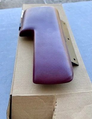 NOS OEM GM 1987 - 1990 Chevrolet Corsica Console Lid Door Assembly Arm Rest Foto 1 de 4