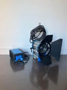 Arri Compact 1.2k Daylight Fresnel & ARRI 575W/1200W Flicker-Free Ballast - Picture 1 of 10