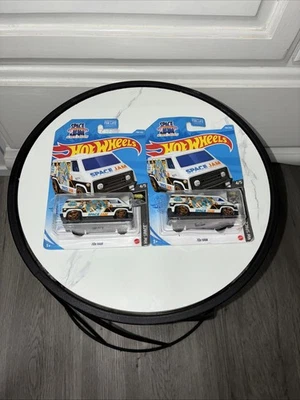 Hot Wheels 2021 No198 БЕЛЫЙ ФУРГОН 70-Х КОСМИЧЕСКИЙ ДЖЕМ НОВАЯ УНАСЛЕДОВАННАЯ МЕЛОДИЯ ОТРЯД ЖУКОВ КРОЛИК - Изображение 1 из 2