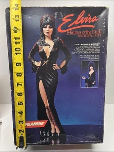 18” Elvira Mistress of the Dark Model Kit 1:4 Scale - 1988 VNTG - Picture 1 of 6