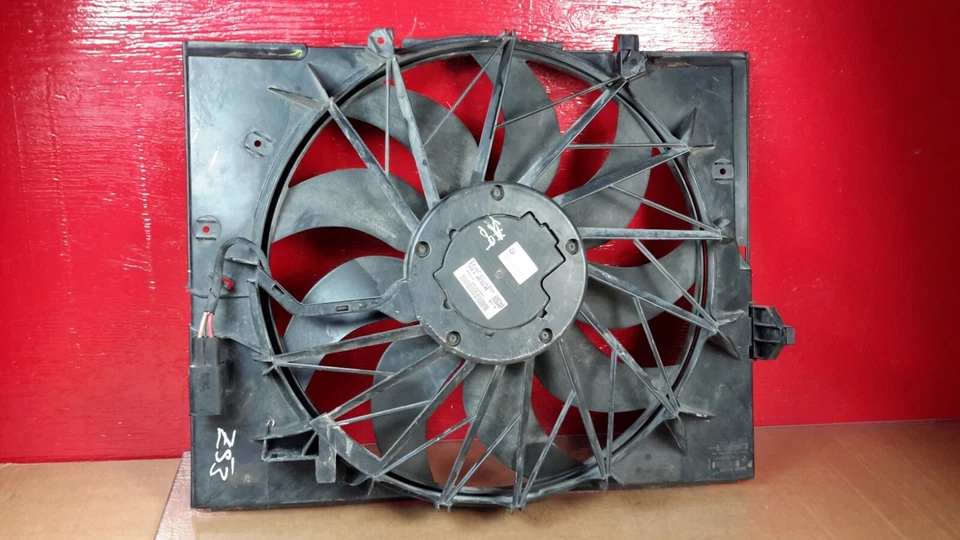 2004-2005 BMW 645CI E63 Cooling Fan w/ Shroud Assembly OEM Foto 1 de 4