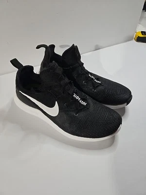 Nike Mujer NIKE FREE TR 8 (NEGRO/BLANCO) Foto 1 de 4