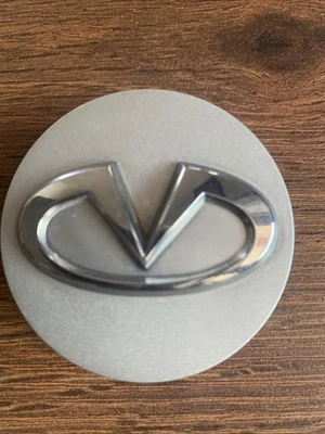 Центральный колпак колеса Infiniti FX35 FX37 FX50 G35 QX70 40342-AU510 OEM серый - Изображение 1 из 4