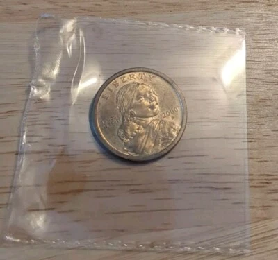 RARE CURRENCY 2000 - P - SACAGAWEA ONE DOLLAR LIBERTY COIN MONEY !  - Image 1 of 4