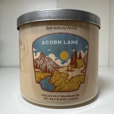 Vela de 3 mechas Bath & Body Works Acorn Lane (canela, manzanas) con aceites esenciales Foto 1 de 4