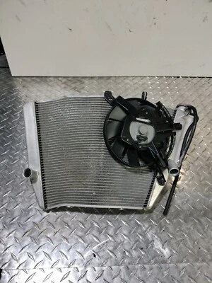 2009 - 2016 铃木 GSXR 1000 原始设备制造商收音机组件完整损坏!! — 第 1/4 张图片