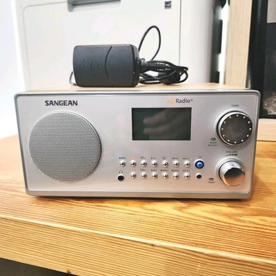 Radio de mesa gabinete de madera Sangean HDR-18 HD/FM-estéreo/AM con adaptador de CA Foto 1 de 4