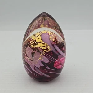 Art Glass Egg Shaped Paperweight Pink Golf Purple Signed - Bild 1 von 4