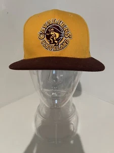 Cappello Berretto Cleveland Cavaliers '47 Marca NBA Hardwood Classics Snapback Vino Oro - Foto 1 di 5