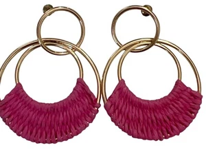 Pendientes de aro de metal rosa tejido de rafia y tono dorado evento regalo jardín fiesta - Imagen 1 de 7