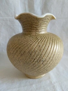 Vaso bulbo arruffato vintage USA beige macchie oro 5,5" x 5,5" - Foto 1 di 6