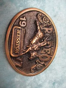 Hebilla de cinturón de rodeo Hesston National Finals 1977 - Imagen 1 de 2