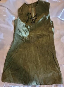 Green velveteen shift dress - Vintage. Mini skirt, deep hem, back zipper - Picture 1 of 5
