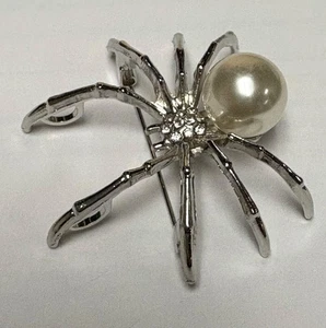 Spinne Silberfarbene Brosche Kunstperlen Strass Modeschmuck Anstecknadel Halloween - Bild 1 von 9