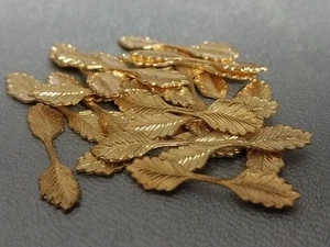 TWENTY 26mm 1 INCH HAMILTON GOLD PLATED GLUE ON LEAF BAIL BEAD CAP FINDING - Picture 1 of 2