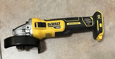 Amoladora angular DEWALT 20V MAX XR 4-1/2 pulgadas DCG405 - Interruptor deslizante, freno de retroceso Foto 1 de 4