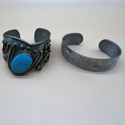 LOTE DE 2 PULSERAS BRAZALETES PIEDRA TURQUESA SINTÉTICA SUROESTE + PELTRE KIRK STIEFF Foto 1 de 4