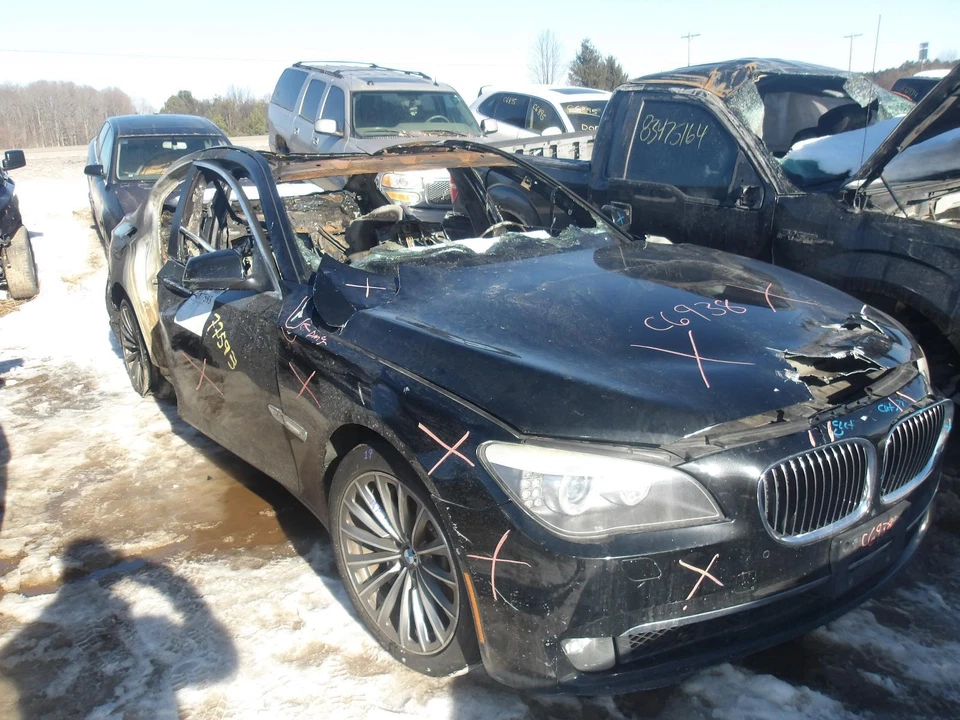 Brazo de control inferior delantero derecho usado delantero se adapta a: BMW 750i 2012 AWD trasero Foto 1 de 4