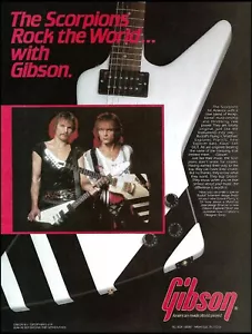 Gibson Guitar Ad Scorpions 1985 Rudolf Schenker Flying V Matthias Jabs Exployer - Imagen 1 de 3