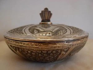 VINTAGE STERLING SILVER HAND CHASED LIDDED BOX - THAILAND, SIAM - 172 grams - Picture 1 of 12