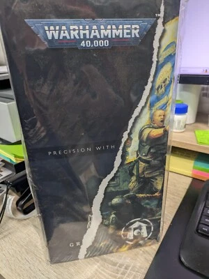 WARHAMMER 40K KICKSTARTER EXCLUSIVE Cadian Officer 1/6 Scale Figure - Image 1 of 2