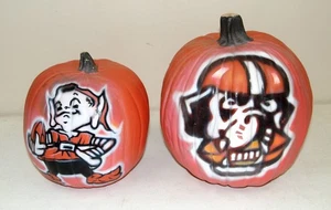 Raro!! 2- ESPOSITORE zucche in plastica Halloween vintage CLEVELAND BROWNS (12", 9") - Foto 1 di 2
