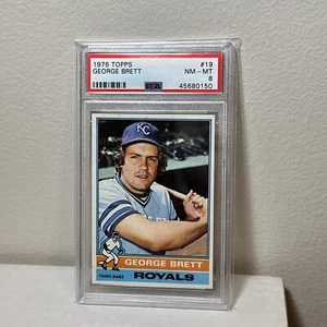 BB - 1976 Topps - #19 - George Brett - PSA 8 - NM-MT centrato - Foto 1 di 2