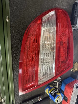 Luz trasera para 08-11 Mercedes Benz C300 08-11 C350 08-09 C230 lado del conductor Foto 1 de 4