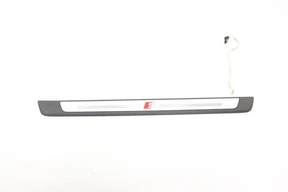 AUDI A5 2018-2025 UMBRAL DE PUERTA DELANTERA DERECHA PLACA DE DESGASTE PANEL DE MOLDURA FABRICANTE DE EQUIPOS ORIGINALES 8W0947418A Foto 1 de 4