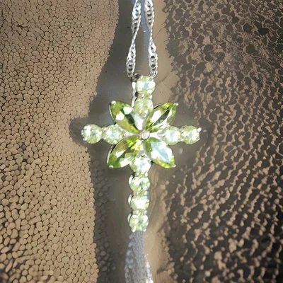 Impresionante Colgante Cruz Peridoto de Manchuria con Cadena/Extensor de 22", 925 SS, NUEVO EN PAQUETE Foto 1 de 4