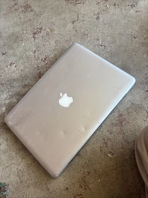 Apple MacBook Pro 15.4 Inch Late 2008 2.53 GHz Core 2 Duo 6GB DDR3 320GB HDD - Image 1 of 4