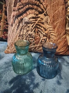 Pair blue and green small glass vases - Picture 1 of 4