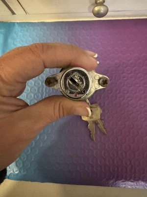 Interruptor de encendido con llave original Honda 305 Scrambler moto cl 77 Foto 1 de 4