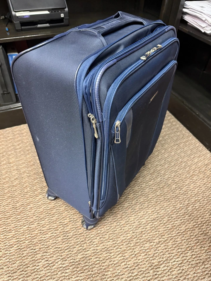 Samsonite TravelPro Luggage 28" x18"x11", expandable, Lightweight, Never used. - Image 1 of 4