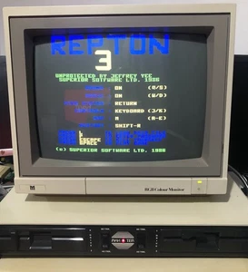 Kolorowy monitor Acorn BBC Master / Micro ADF-32 w pudełku - Zdjęcie 1 z 10