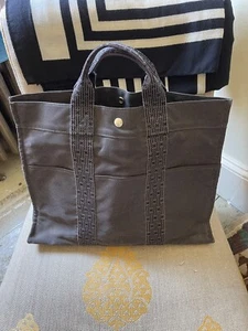 Hermes Classic Briefcase; Elegant yet Rugged - Picture 1 of 5