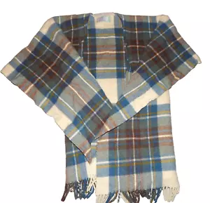 Chal de manta Highland Home Industries azul crema 100 % lana tartán escocesa - Imagen 1 de 10