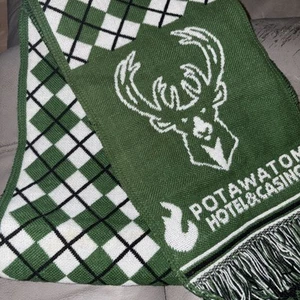 NBA Milwaukee Bucks Scarf Green & White Fringe SGA Potawatomi Hotel & Casino - Picture 1 of 2