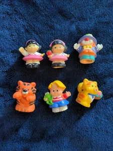 Fisher Price Little People Lote de 6 Figuras Lote Mixto - Imagen 1 de 12