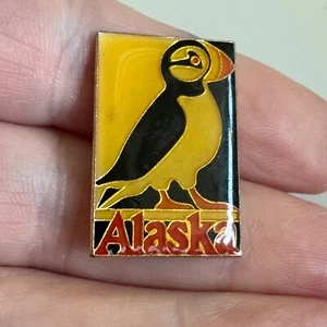 Vintage Alaska Puffin Bird Enamel State Pin - Picture 1 of 3
