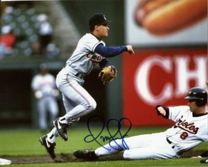 Omar Vizquel Cleveland Indians Autographed Signed 8x10 Photo CFS COA HOF ? - Picture 1 of 2